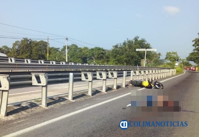 Motociclista pierde la vida durante un fuerte accidente junto al puente Arco Sur en Colima