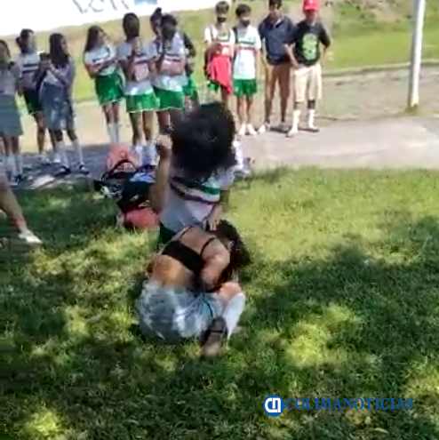 alumnas de secundaria pelean