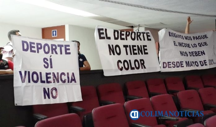 exigen pago a entrenadores en el congreso