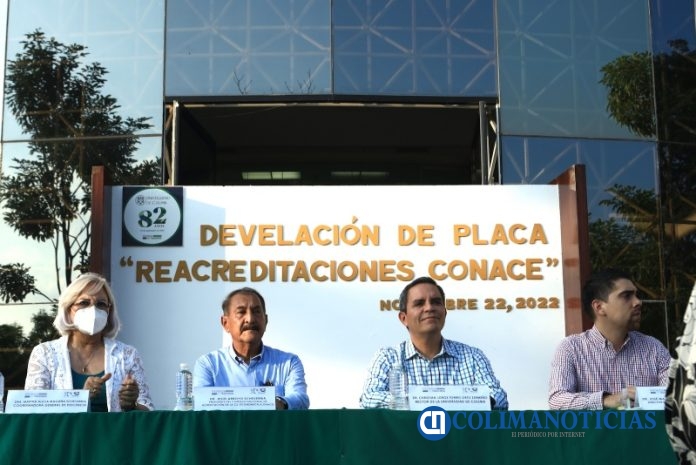 Develan placa por reacreditación de 3 programas de la Facultad de Economía_a