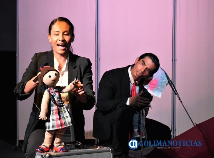 En la Semana Cultural de Teatro se presentó la obra 'Persiguiendo sombras'3