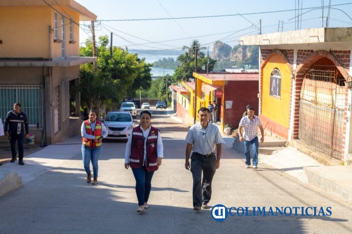 Entrega Griselda Martínez la nueva calle Prolongación Manzanillo; concreto hidráulico, redes de agua y drenaje, banquetas y luminarias2