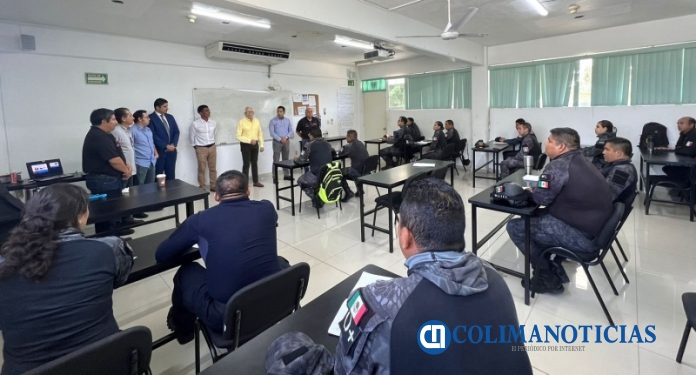Imparten a policías taller sobre cuidado y manejo de perros