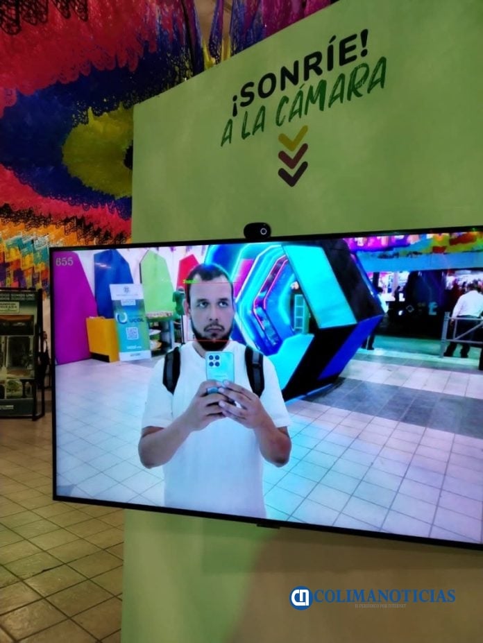 Presencia de Artes Visuales en el pabellón de la Universidad de Colima en la Feria de Todos los Santos¨Heliodoro Santos
