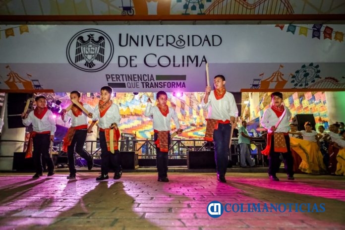 Presencia del Voluntariado en el Pabellón Universitario de la Feria_Ballet Infantil del Cedeco_a
