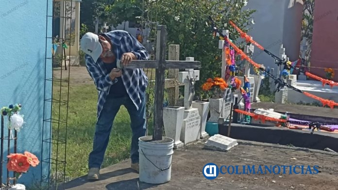 Una cruz de madera dia de muertos