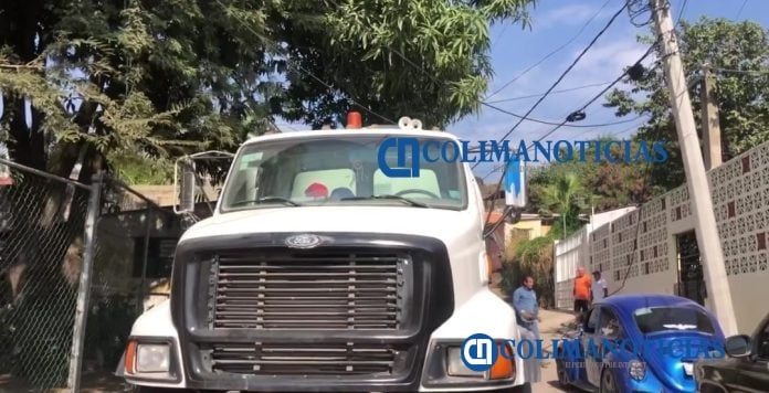 Derriba cables de energía eléctrica y deja sin luz a familias de Santiago