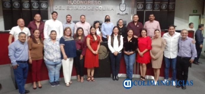 Destacan las secretarías de Bienestar y Educación entrega de computadoras portátiles a estudiantes