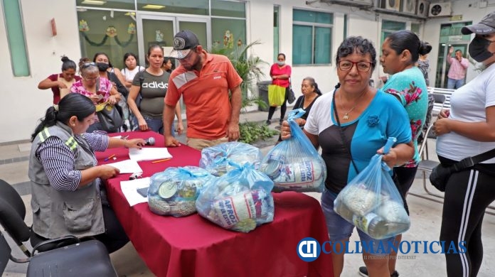 El Ayuntamiento de Manzanillo tiene en marcha la entrega de despensas4