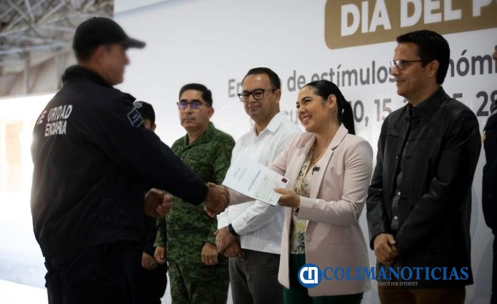 Gobernadora otorga reconocimientos por el Día del y la Policía