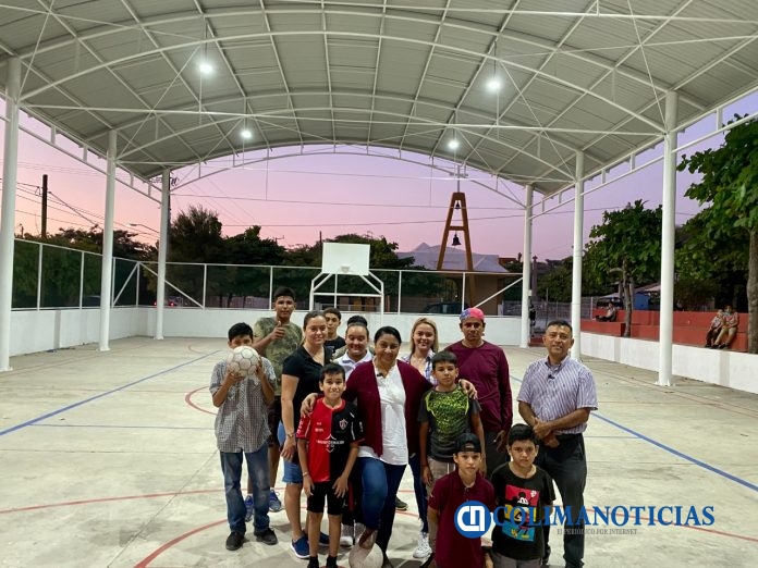 Griselda Martínez entrega el techado de la cancha de la comunidad de El Chavarín4