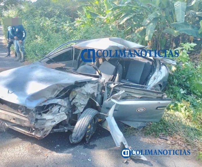 Un herido al impactar vehículo contra camioneta en la carretera Cerro de Ortega-Callejones