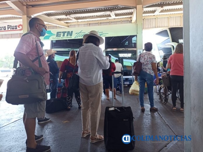 pasjeros en central de autobuses