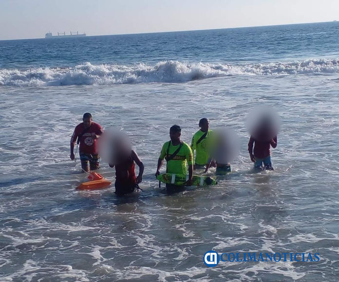 rescatistas en playas de Manzanillo