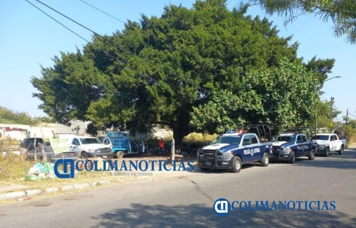 Abandonan a uno ejecutado dentro de un vehículo en la colonia La Antorcha de Colima