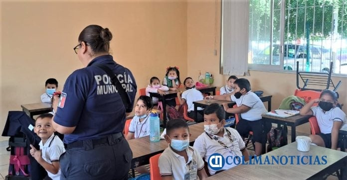 Ayuntamiento de Manzanillo previene a menores sobre delitos cibernéticos3
