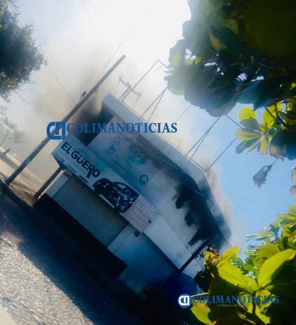 Corto circuito provoca incendio en una habitación en Tecomán