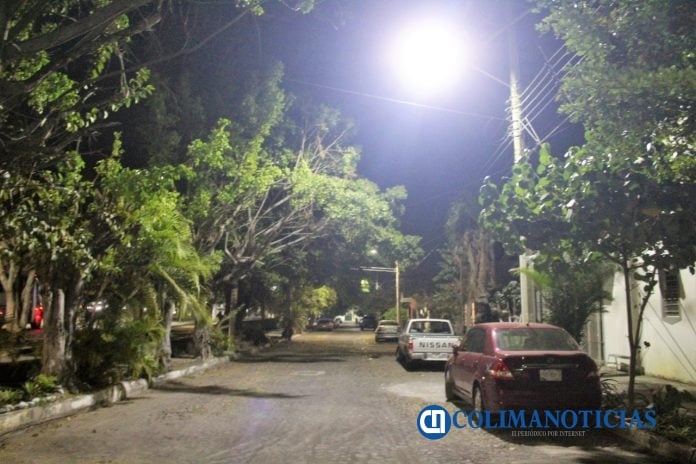 Entrega Tey Gutiérrez alumbrado público en las colonias Buenavista y Ramón Serrano