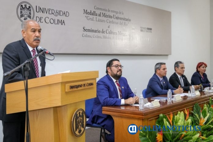 Entrega UdeC medalla Lázaro Cárdenas al Seminario de Cultura Mexicana_Adolfo Núñez