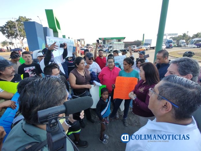 Instalan mesas móviles para atender quejas en contra de la Policía Estatal en Tecomán