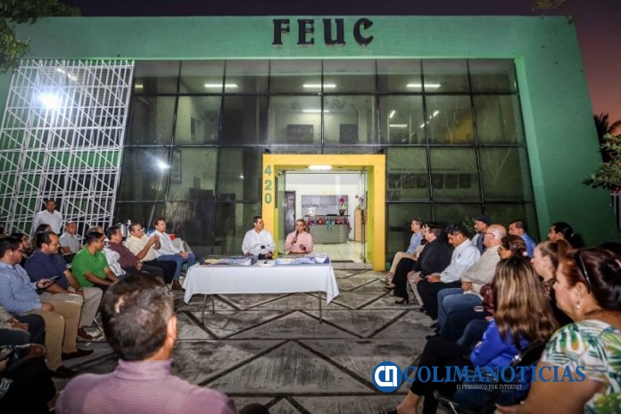 Rector parte rosca con integrantes de la FEUC_a