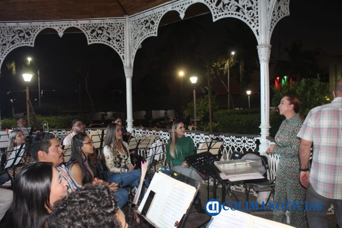 Tey Gutiérrez agradece a Banda Sinfónica de Gobierno del Estado, engalanar el jardín Independencia3