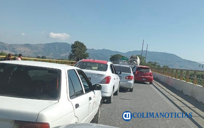 cierran puente de río coahuayana