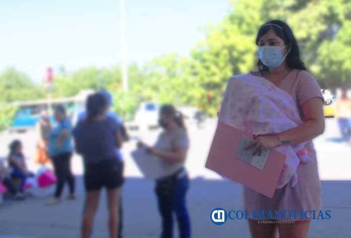 mujer y su bebé colima