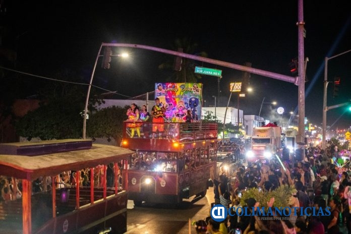 El Carnaval Manzanillo tuvo un vistoso desfile de carros alegóricos y comparsas5