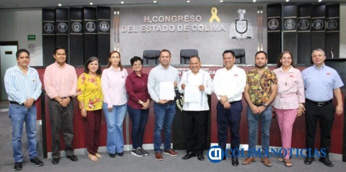 Entrega la Burocracia Estatal pliego petitorio de revisión salarial, en el Congreso