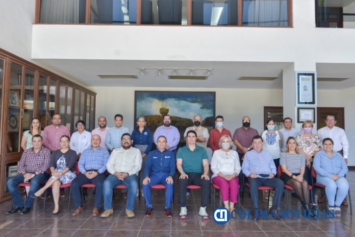 Firma de convenio UdeC-Sicar Farms_a
