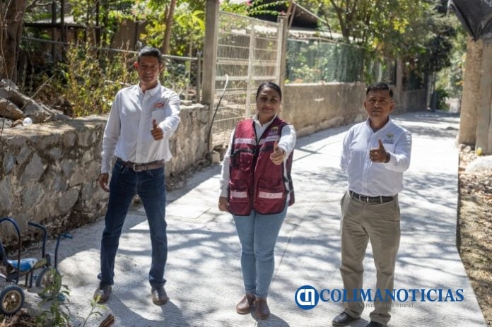 Griselda Martínez entrega calle y andador en la comunidad rural de 'Francisco Villa'