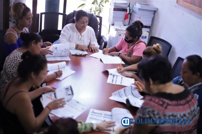Griselda Martínez entregó apoyos para 44 familias en situación de vulnerabilidad