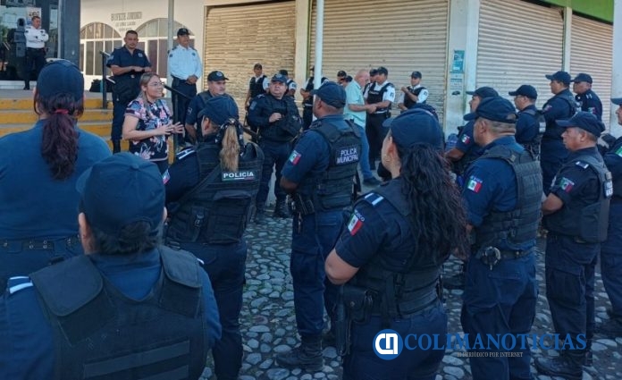 Policías de Tecomán