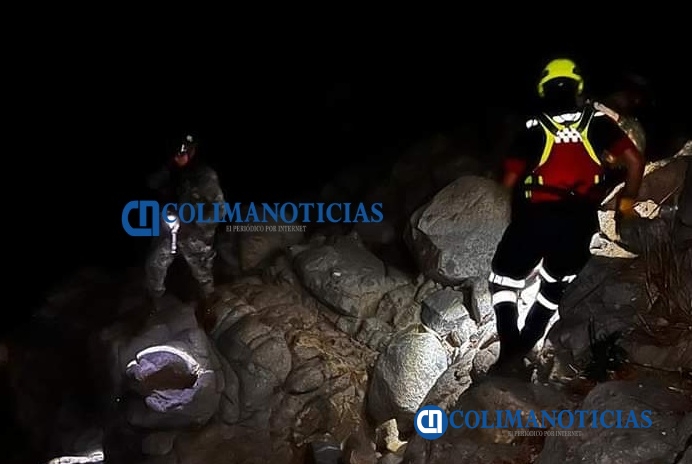 Rescatan a una femenina de la zona rocosa en playa Salagua4