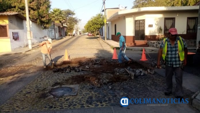 Sigue la Villa reparando empedrados