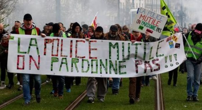Continúan los enfrentamientos en Francia durante protestas contra la reforma de las pensiones