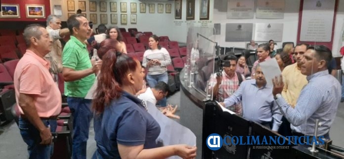 Defraudados por Axe Capital se manifiestan en el Congreso 3