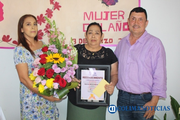 En Ixtlahuacán eligen a Griselda Valdez como Mujer del año
