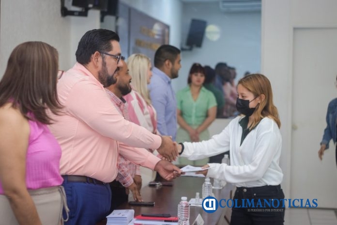 Entrega de becas del Programa UdeC Donativos_b