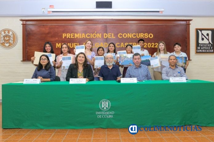 Entrega de premios a ganadores del concurso de periodismo Manuel Delgado