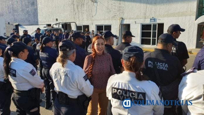 Entregó Alcaldesa 223 uniformes a agentes de la Policía Municipal