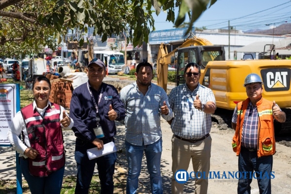 Griselda Martínez supervisa la sustitución del colector sanitario en la Avenida Elías Zamora