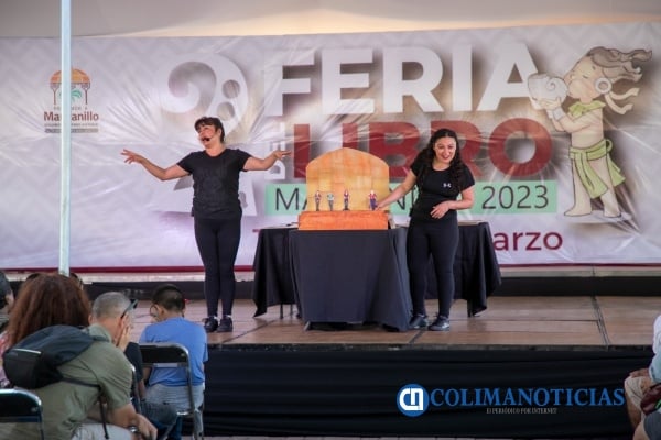 La fiesta cultural de la Feria del Libro Manzanillo 2023 continúa con éxito en la Plaza Juárez5