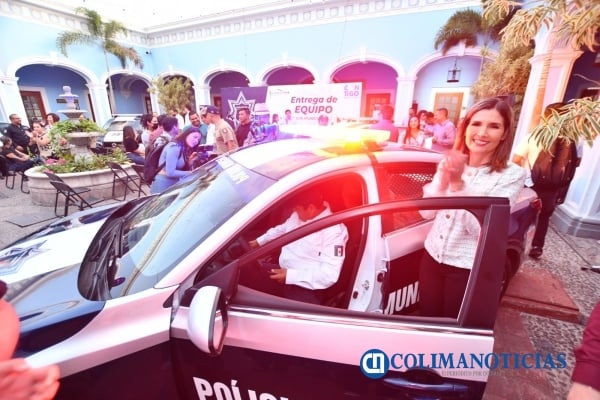 Margarita Moreno entrega cuatro patrullas nuevas a la Policía Municipal de Colima