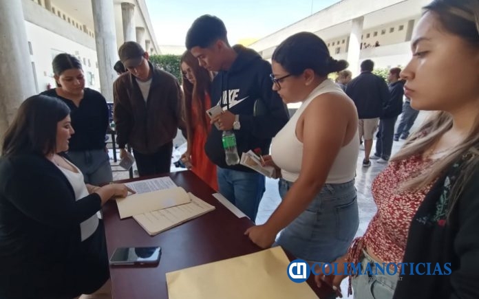 Realiza Facultad de Derecho Feria de Servicio Social Constitucional y práctica profesional_a