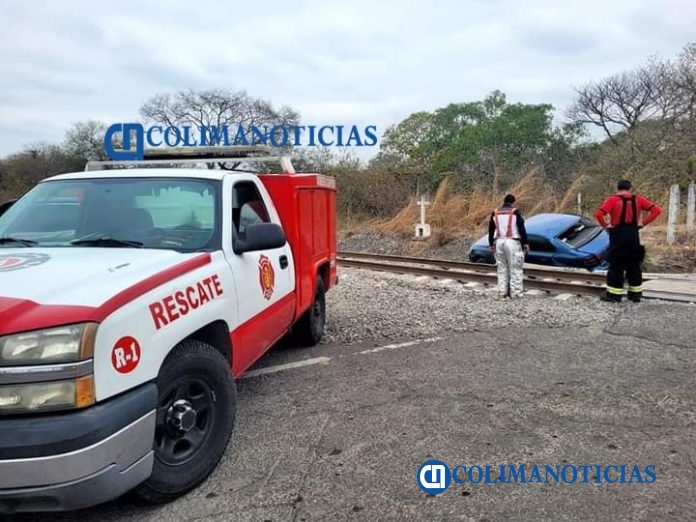 Vehículo fue arrollado por el tren en Buenavista Cuauhtémoc