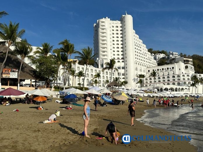 hotel y turistas de manzanillo