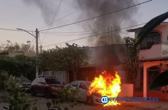 incendian carro con bomba molotov