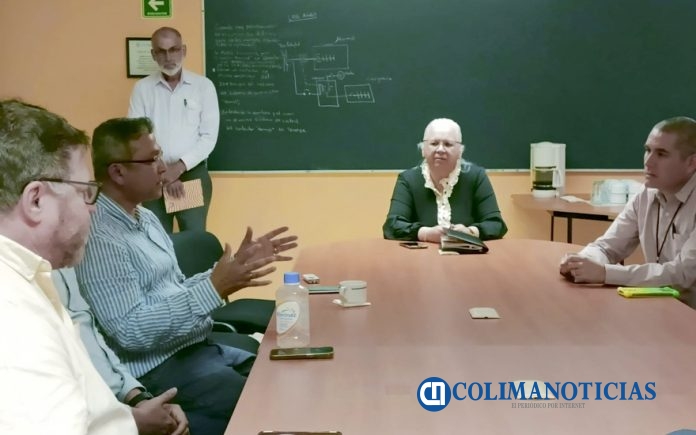 Académicos de las universidades de Colima y Loughborough analizan colaboración_Dra. Xóchitl Trujillo al fondo